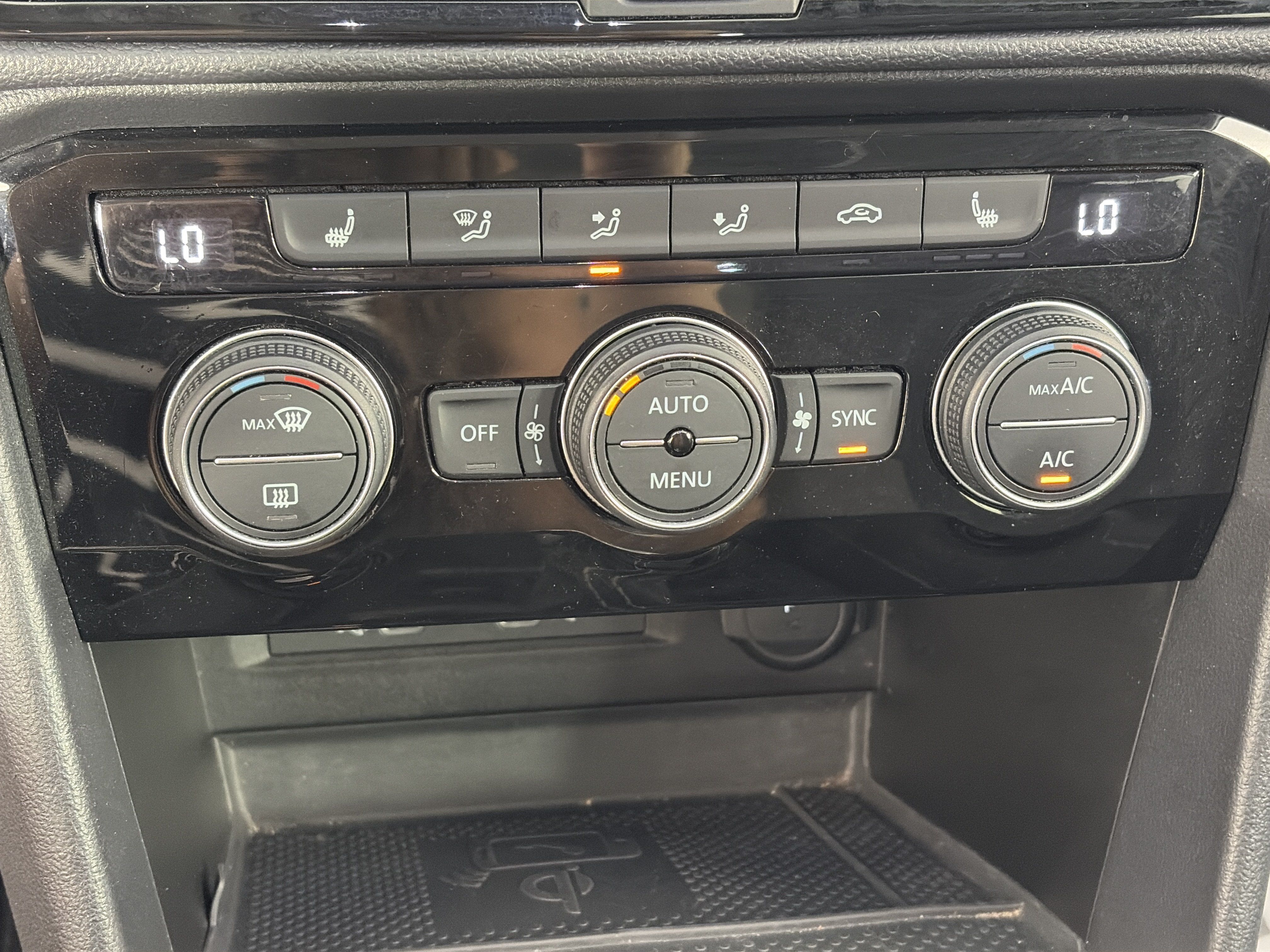 Used 2024 Volkswagen Taos SE FWD image 23