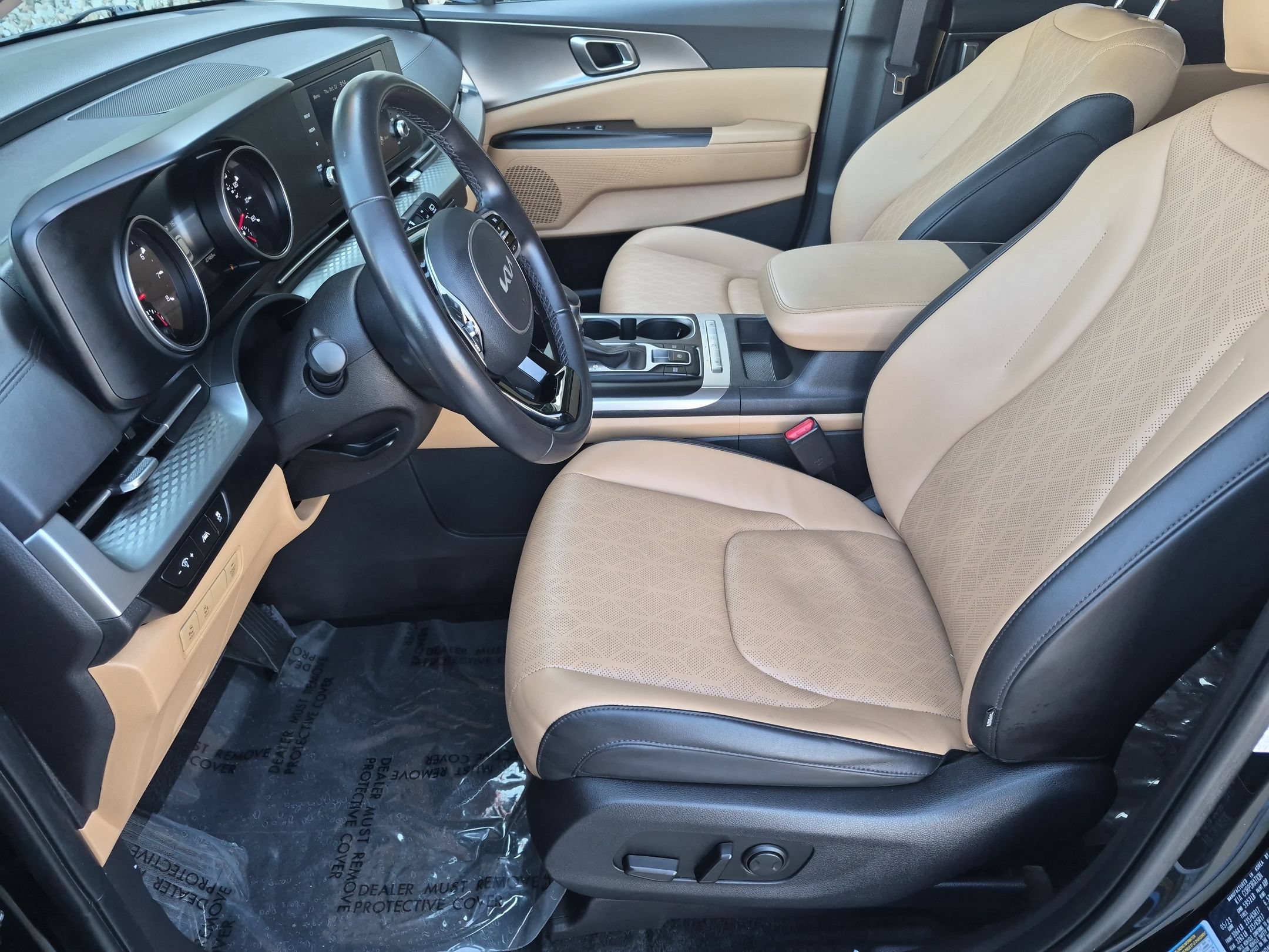 Used 2024 Kia Carnival LX FWD image 11