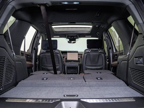 Used 2025 GMC Yukon Denali Ultimate AWD/4WD image 36