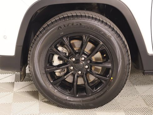 Used 2023 Jeep Cherokee Altitude Lux AWD/4WD image 18