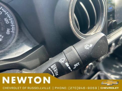 Used 2016 Toyota Tacoma TRD Off-Road w/ Towing Package AWD/4WD image 16