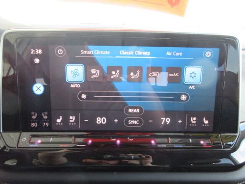 Used 2025 Volkswagen Atlas SE image 43