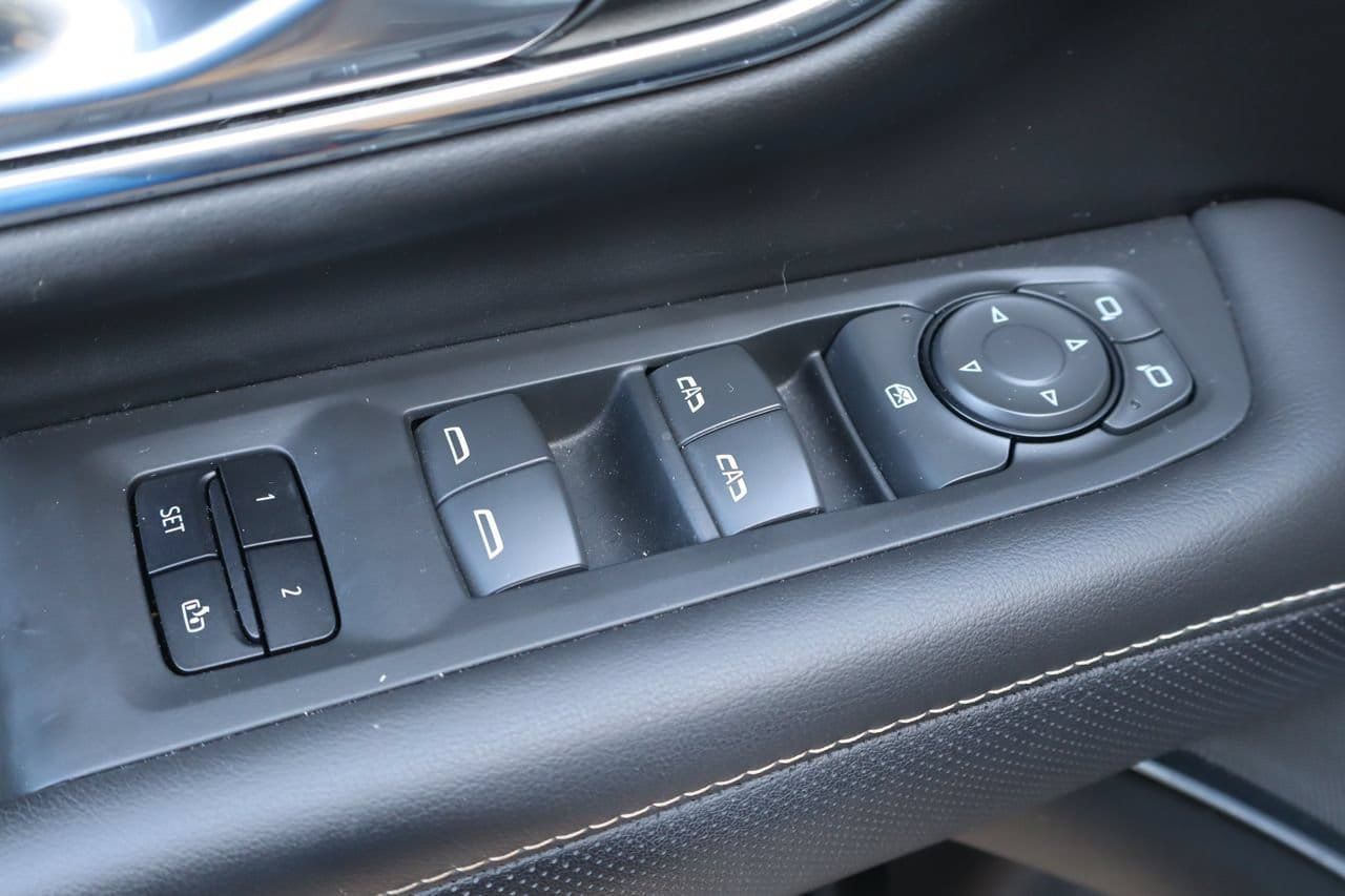 Used 2023 GMC Yukon SLT AWD/4WD image 21
