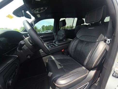 Used 2024 Jeep Grand Wagoneer Series III w/ Quick Order Packagew 28T AWD/4WD image 28