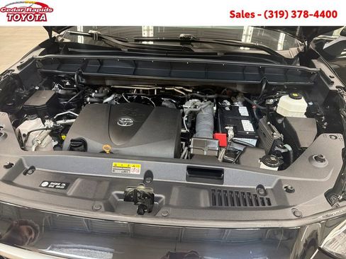 Certified 2021 Toyota Highlander XLE image 25