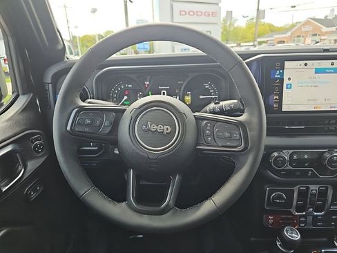 Certified 2025 Jeep Wrangler Unlimited Rubicon 4xe w/ Convenience Group AWD/4WD image 21