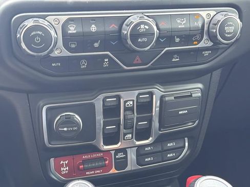 Used 2022 Jeep Gladiator Mojave w/ Cold Weather Group AWD/4WD image 32