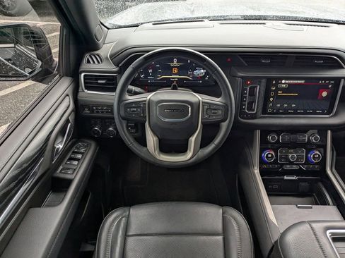 Used 2024 GMC Yukon Denali w/ Advanced Technology Package image 16