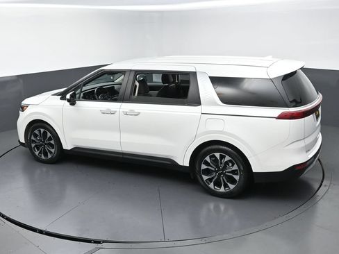 Used 2024 Kia Carnival EX FWD image 45