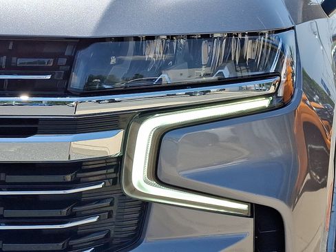 Used 2021 Chevrolet Suburban LT w/ LT Signature Package AWD/4WD image 10