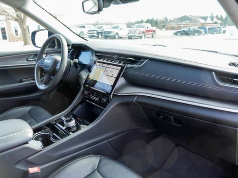 Used 2023 Jeep Grand Cherokee Limited AWD/4WD image 13