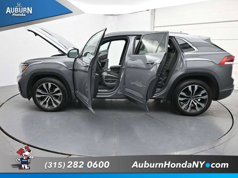 Used 2020 Volkswagen Atlas Cross Sport SEL Premium R-Line AWD/4WD image 39