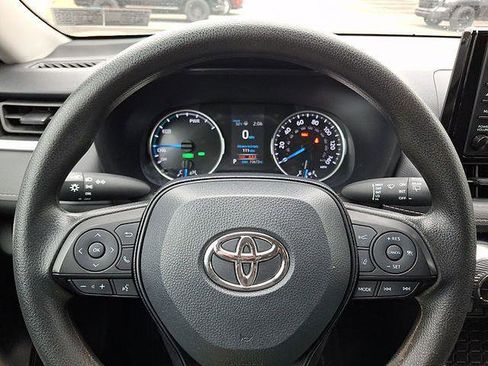Certified 2021 Toyota RAV4 LE image 18