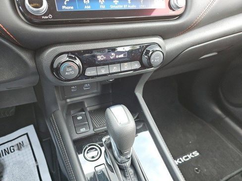 Used 2024 Nissan Kicks SR image 25