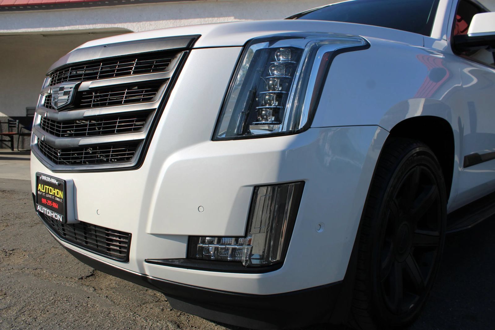 Used 2018 Cadillac Escalade ESV Luxury AWD/4WD image 4