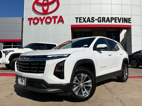 Used 2025 Chevrolet Equinox LT image 2