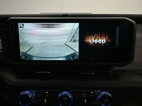 Used 2024 Jeep Gladiator Sport AWD/4WD image 18