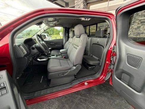 Used 2025 Nissan Frontier SV w/ SV Convenience Package AWD/4WD image 8