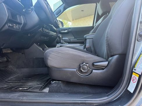 Used 2018 Toyota Tacoma TRD Sport w/ Technology Package AWD/4WD image 14