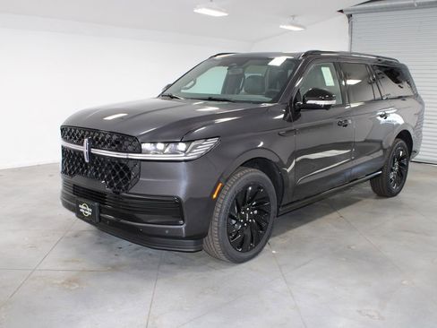 New 2026 Lincoln Navigator L Reserve w/ Jet Appearance Package image 3