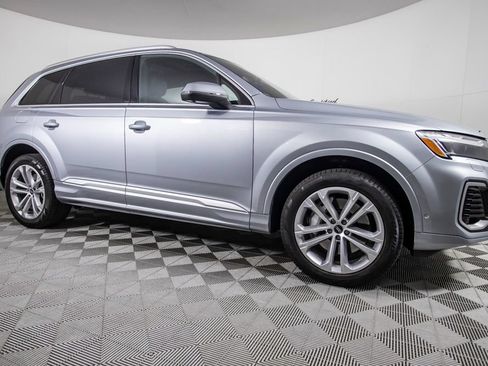 Used 2025 Audi Q7 2.0T Premium w/ Convenience Package AWD/4WD image 2