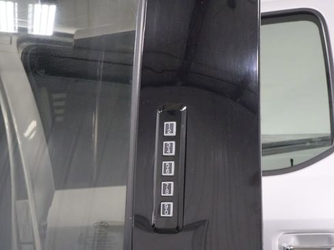 Used 2018 Ford F150 XLT w/ Equipment Group 302A Luxury AWD/4WD image 38