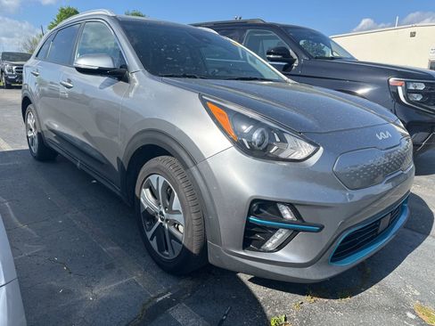 Used 2022 Kia Niro EX w/ Cold Weather Package image 2
