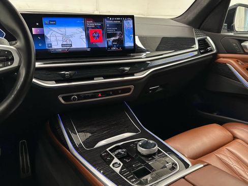 Used 2023 BMW X7 xDrive40i w/ M Sport Package AWD/4WD image 30