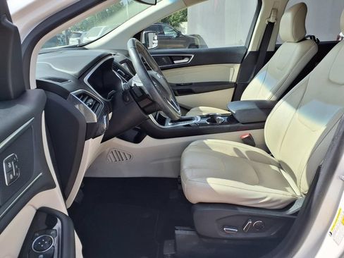 Used 2018 Ford Edge Titanium w/ Technology Package FWD image 10