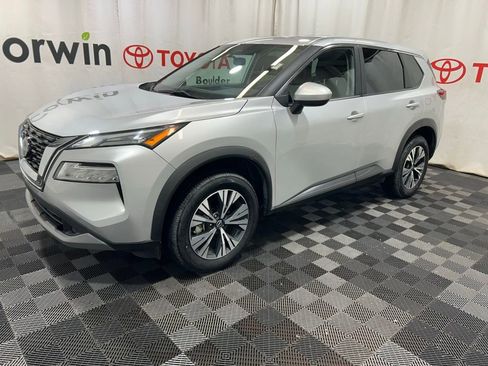 Used 2023 Nissan Rogue SV image 4