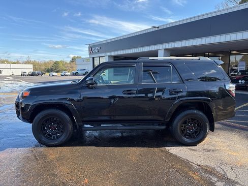 Used 2022 Toyota 4Runner SR5 image 10