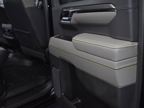 Used 2025 Chevrolet Silverado 1500 ZR2 w/ Technology Package image 12