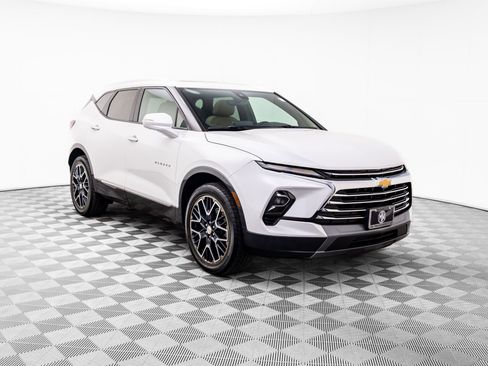 Used 2024 Chevrolet Blazer Premier w/ Driver Confidence II Package image 9