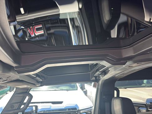 Used 2025 GMC Hummer EV 3X AWD/4WD image 34