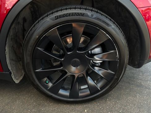 Used 2024 Tesla Model Y Long Range AWD/4WD image 9