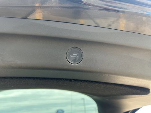 Used 2021 Tesla Model Y Long Range image 15