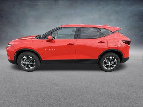 Used 2025 Chevrolet Blazer LT AWD/4WD image 2