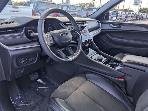 Used 2023 Jeep Grand Cherokee Altitude image 23