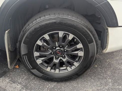 Used 2022 Nissan Titan PRO-4X w/ Pro-4x Convenience Package image 11