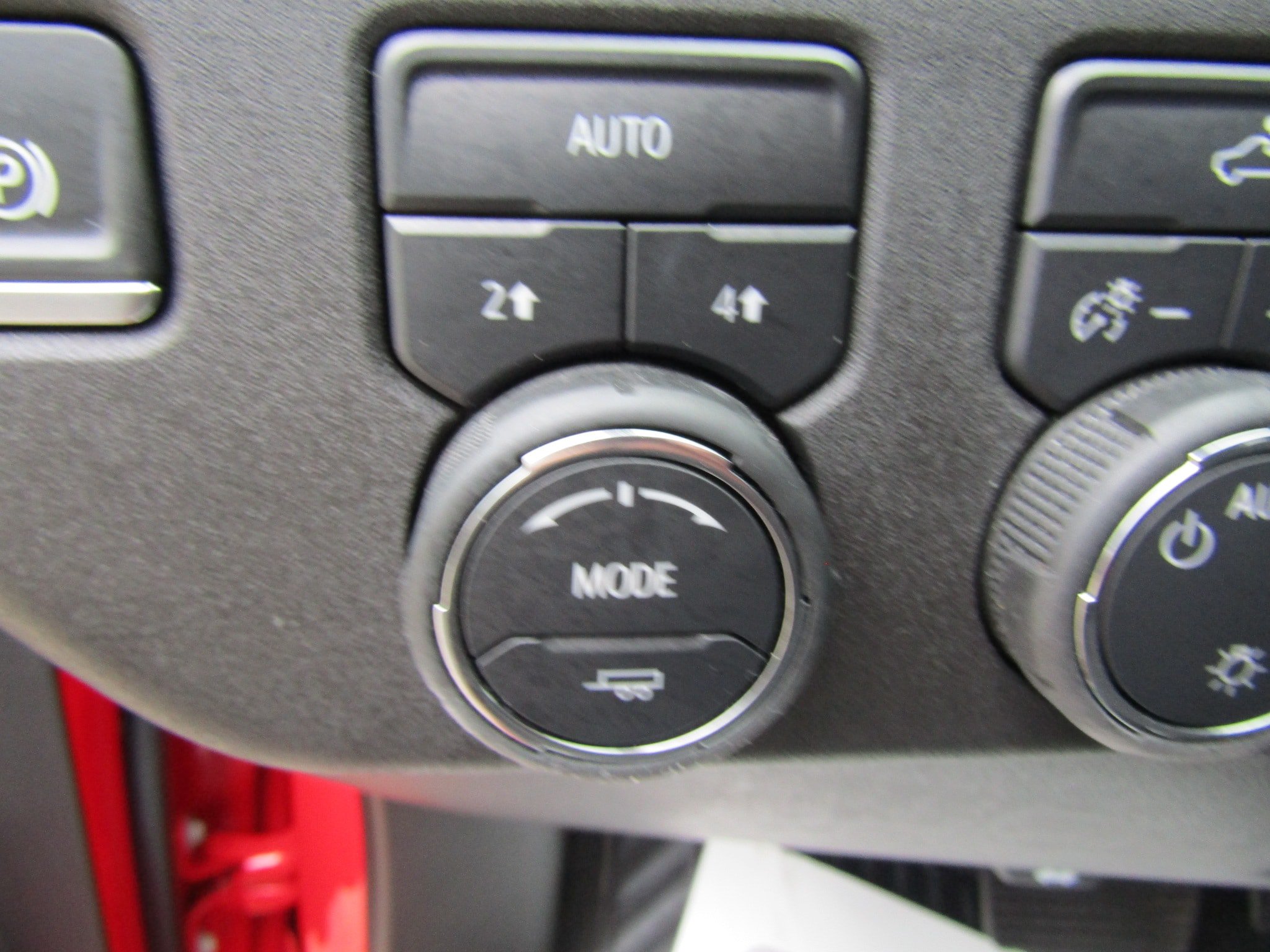 Used 2025 Chevrolet Silverado 1500 LT AWD/4WD image 25