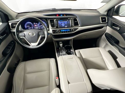 Used 2019 Toyota Highlander XLE image 30