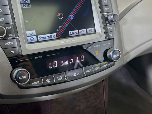 Used 2012 Toyota Avalon Limited FWD image 23