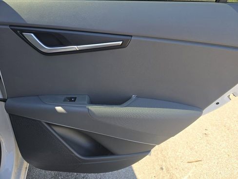 Used 2025 Kia Niro EX image 22