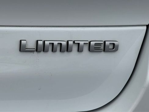 Used 2024 Jeep Grand Cherokee L Limited image 9