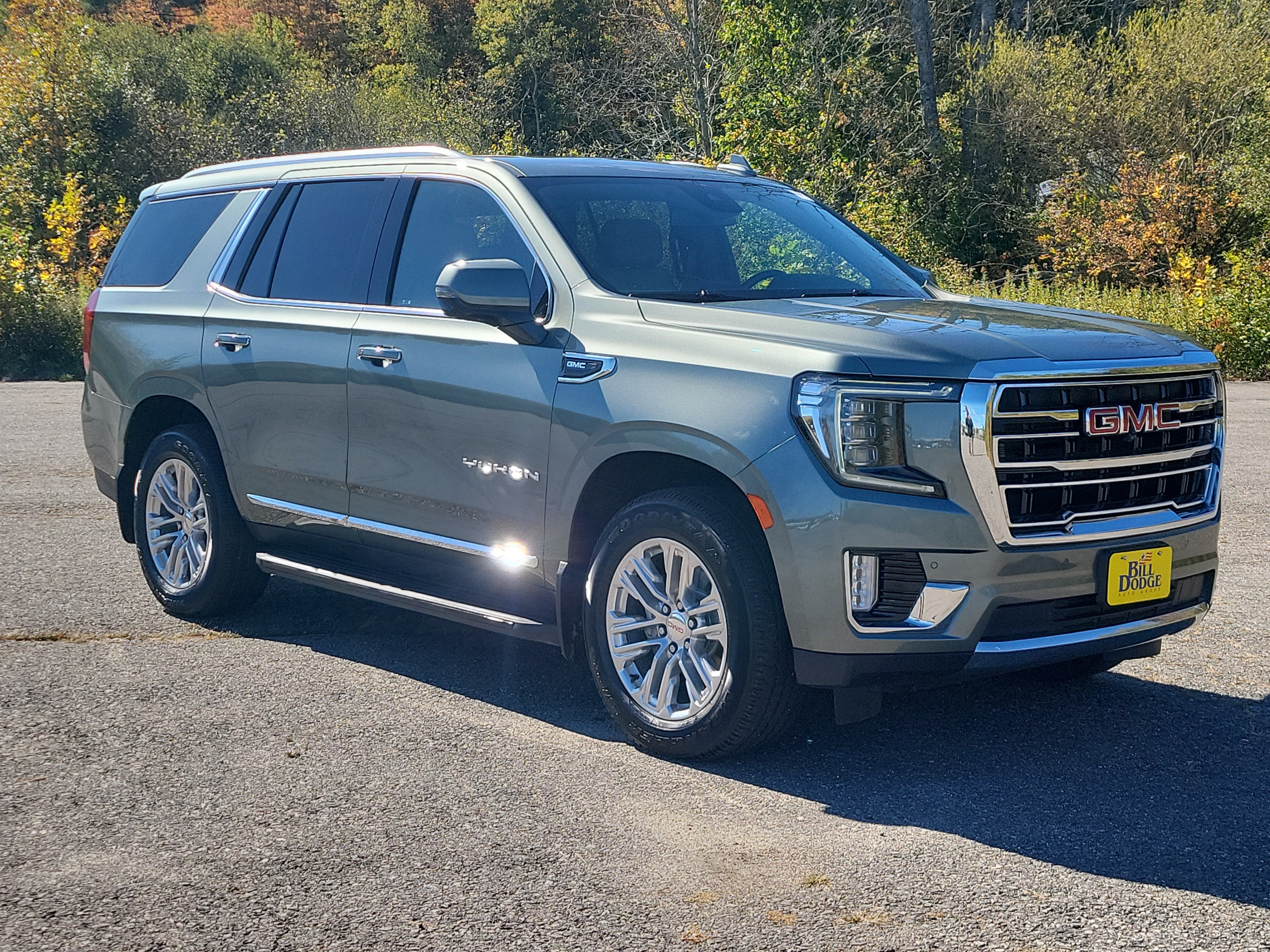 Used 2023 GMC Yukon SLT w/ SLT Premium Package AWD/4WD image 3