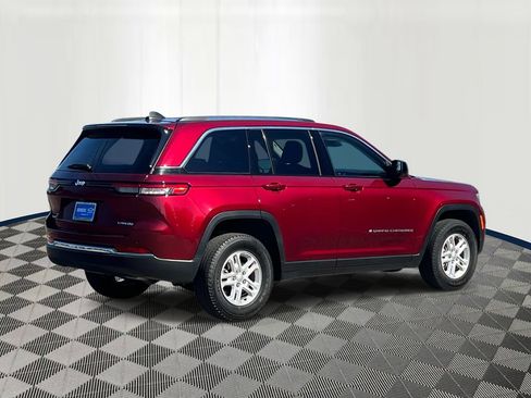Used 2023 Jeep Grand Cherokee Laredo w/ Luxury Tech Group I AWD/4WD image 5