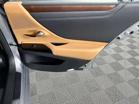 New 2025 Lexus ES 300h w/ Premium Package image 30