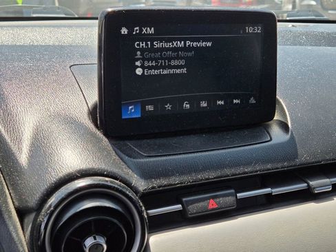 Used 2019 Toyota Yaris LE FWD image 11