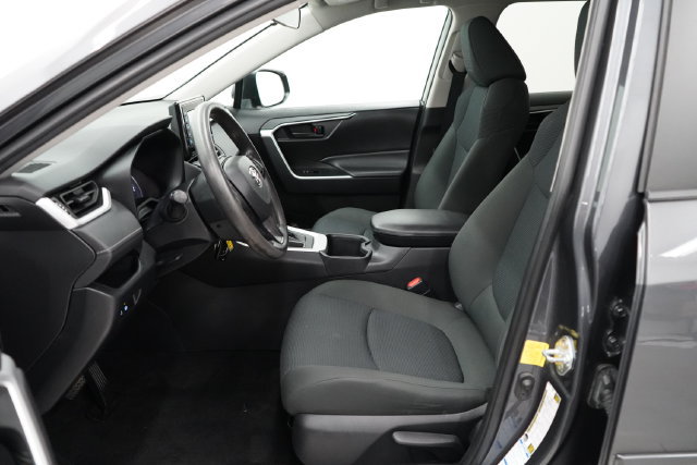Used 2022 Toyota RAV4 LE AWD/4WD image 11