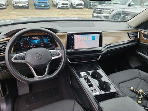 Used 2024 Volkswagen Atlas SE FWD image 16